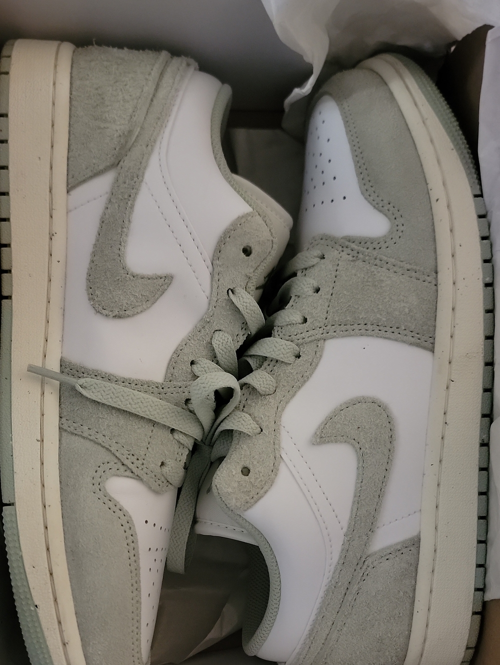 Nike Air Jordan 1 Low SE "Seafoam"